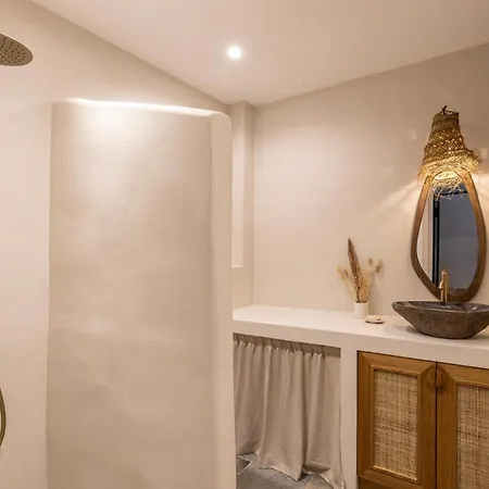 Cavo Dio 5 - Beachfront Bliss - Cozy Pool Sunsets Apartment *
